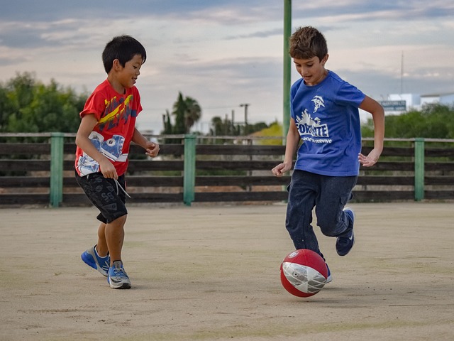 篮球篮网全队配合默契提升