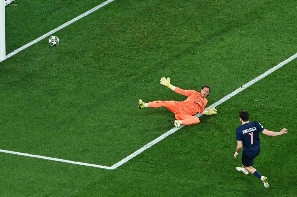 半场战报：海登海姆0-1门兴格拉德巴赫，凯文-迪克斯点射